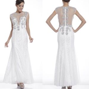 Cinderella Divinie White lace crystal embellished upper gown size 6 women’s